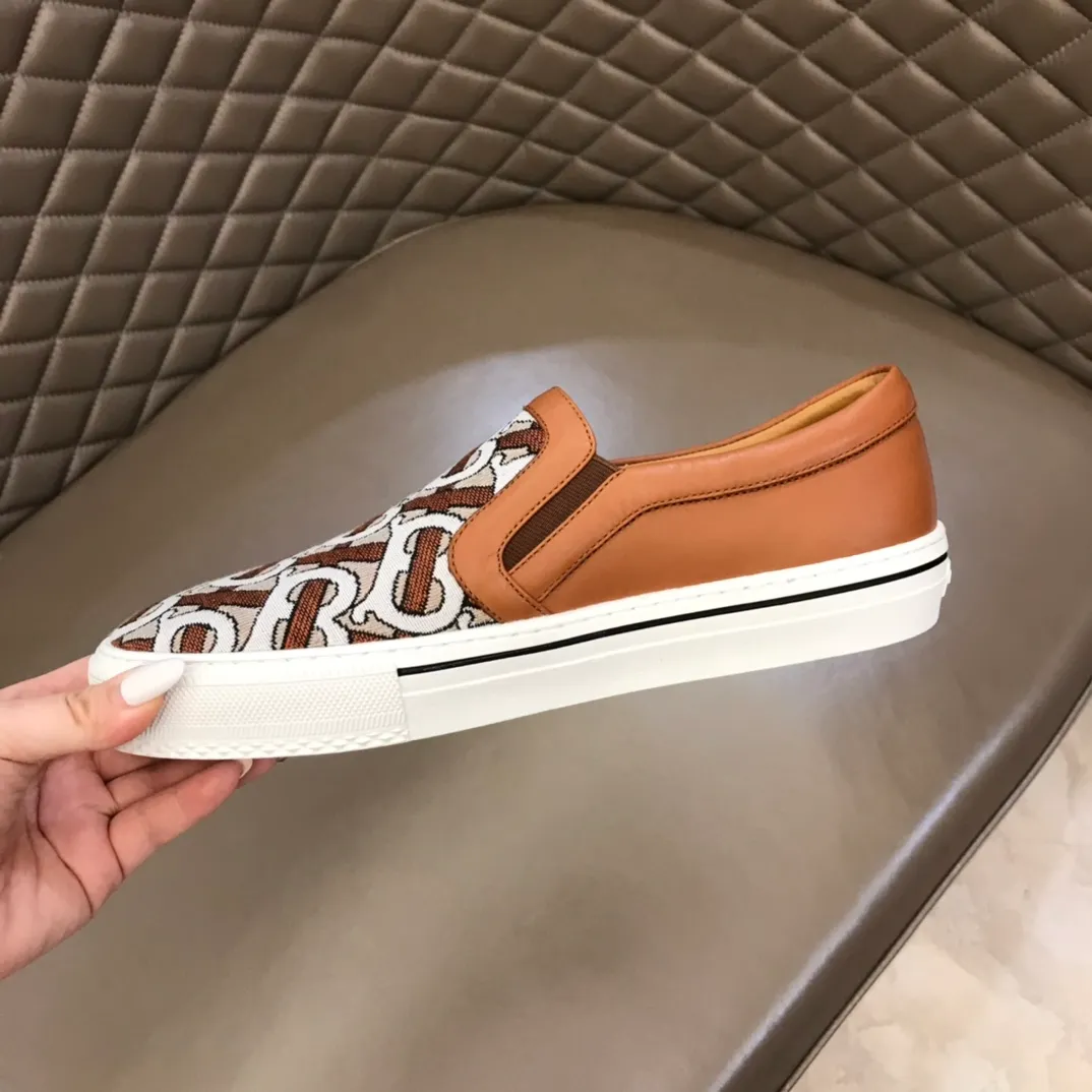 ◾️▫P340 B's new spring and summer product, men's classic low-cut slip-on sneakers, made of classic retro B's printed canvas material, spliced ​​with layered calfskin, and decorated with a new brand logo. First-layer cowhide lining, embossed Burberry logo on the heel, and original TPU outsole!  Size: 38-45